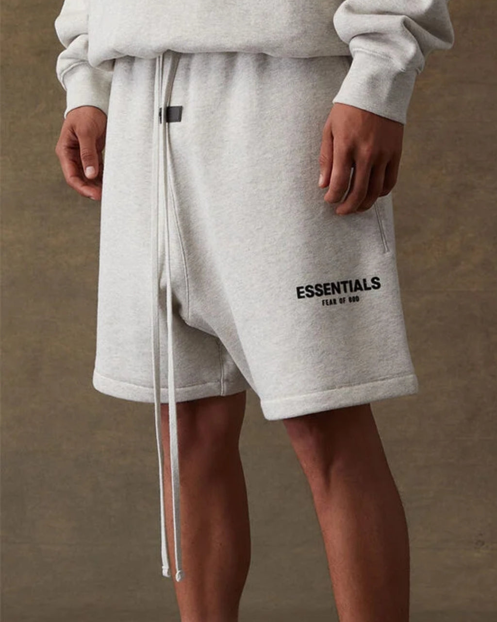 Sweatshort Essentials 'Light Oatlmeal' SS22