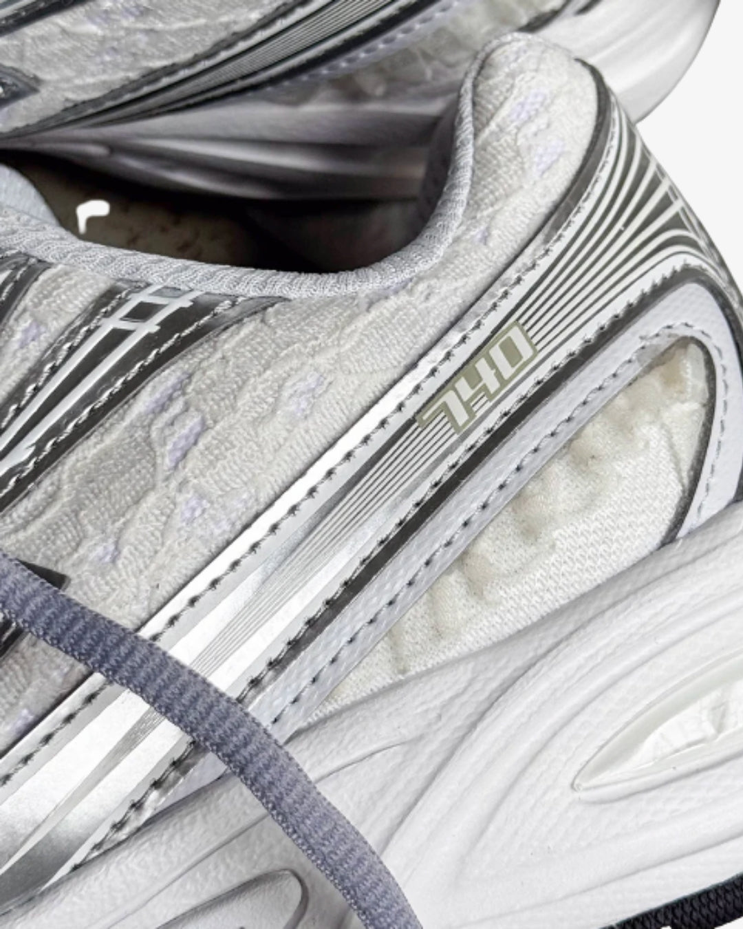 New Balance 740 Linen Silver Metallic